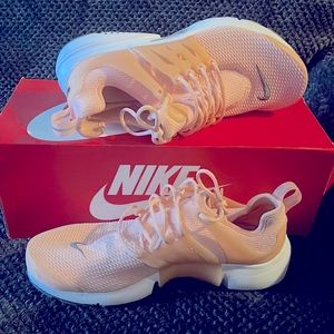 🥵Womens presto worn once size 9